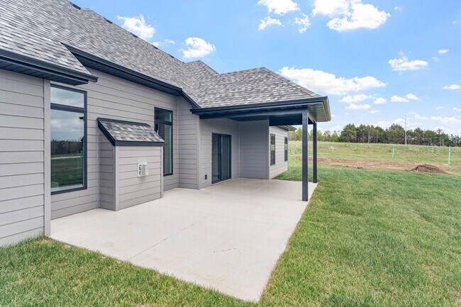 Building Photo - 2908 GENESIS Dr