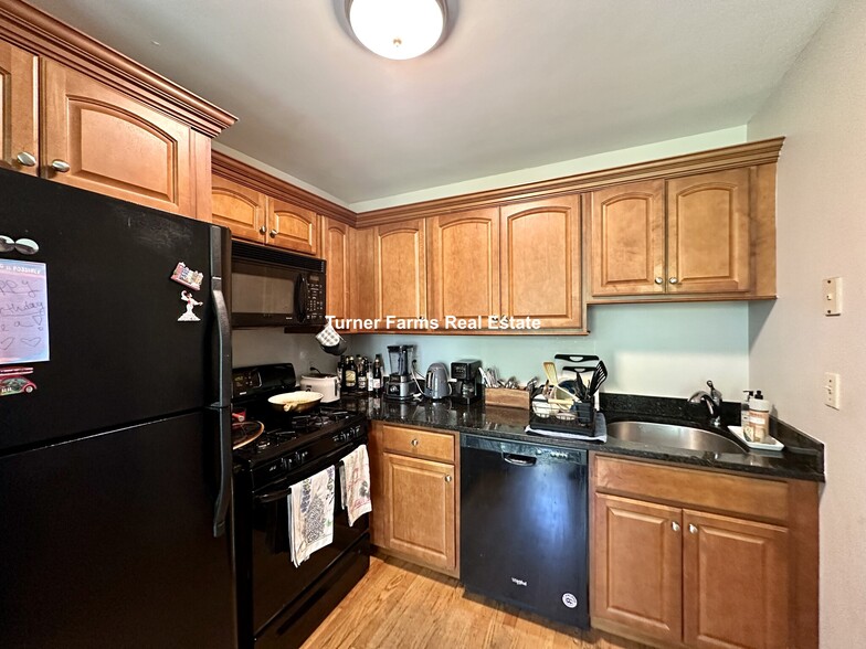 Primary Photo - 346 Putnam Ave