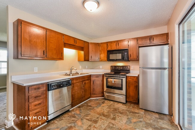 Building Photo - 121 Greenwood Cir