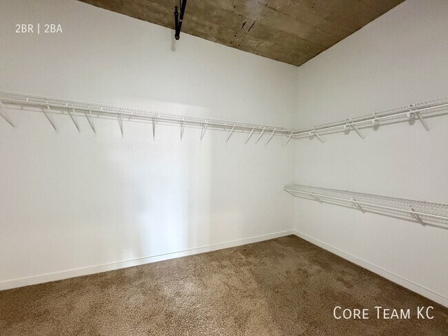 Building Photo - 934 Broadway Blvd