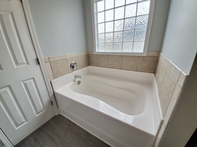 Building Photo - 142 N Copper Creek Dr