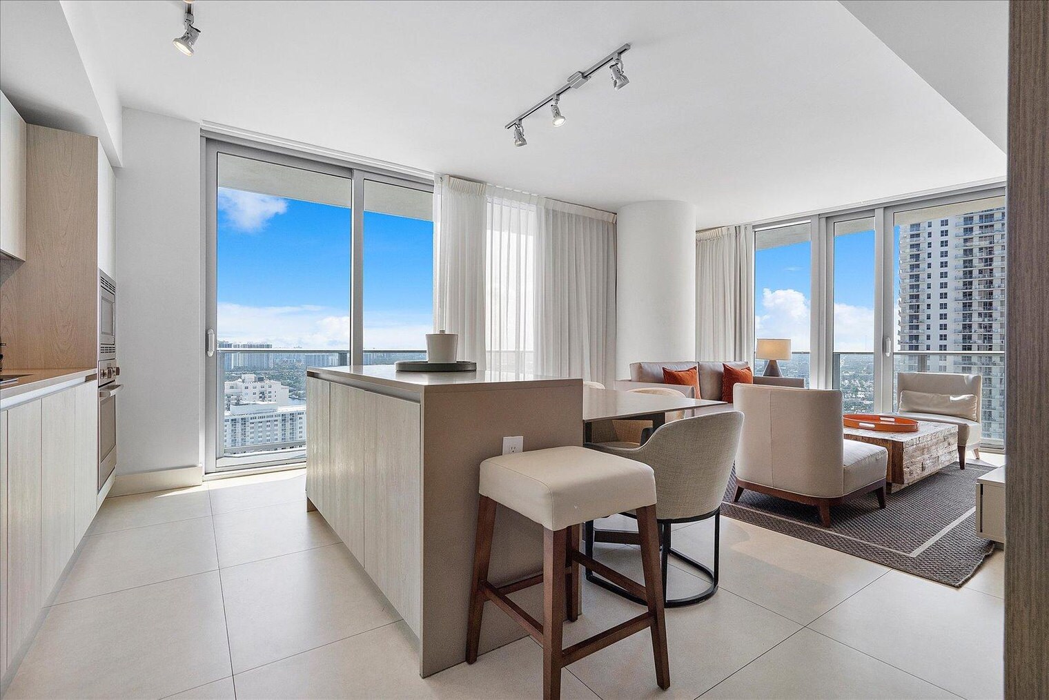 Building Photo - 4011 S Ocean Dr