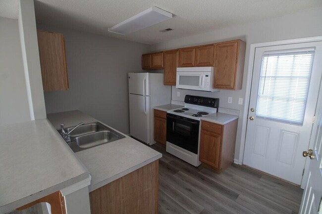 Building Photo - 2533 Northampton Dr