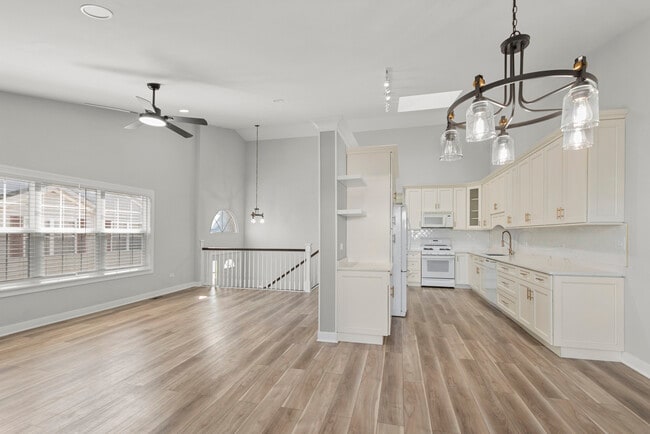 Building Photo - 6840 Oak View Ct