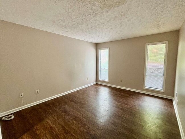 Building Photo - 3841 Woodridge Way