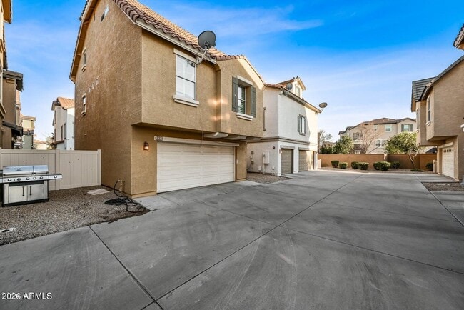 Building Photo - 933 W Aspen Way
