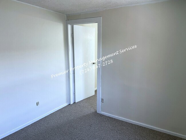 Building Photo - 916 3rd Ave