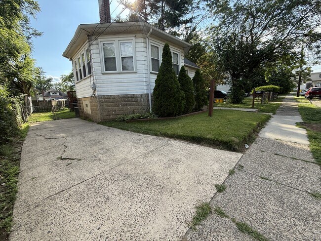 Building Photo - 2445 43rd St