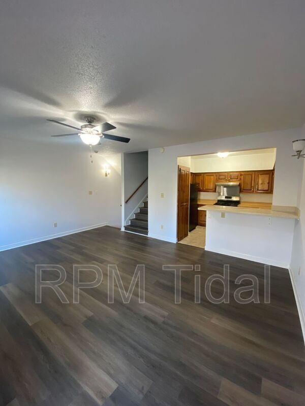 Building Photo - 610 Guy Ln