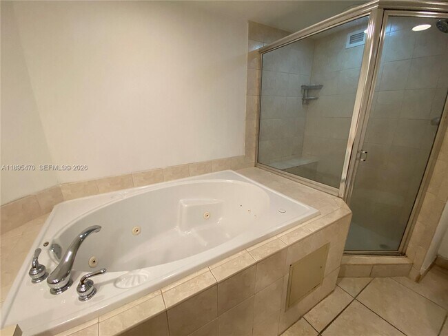 Building Photo - 5600 Collins Ave