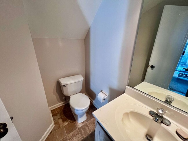 Building Photo - Beautiful 2-Bedroom End Unit Townhome in Ocean Lakes!