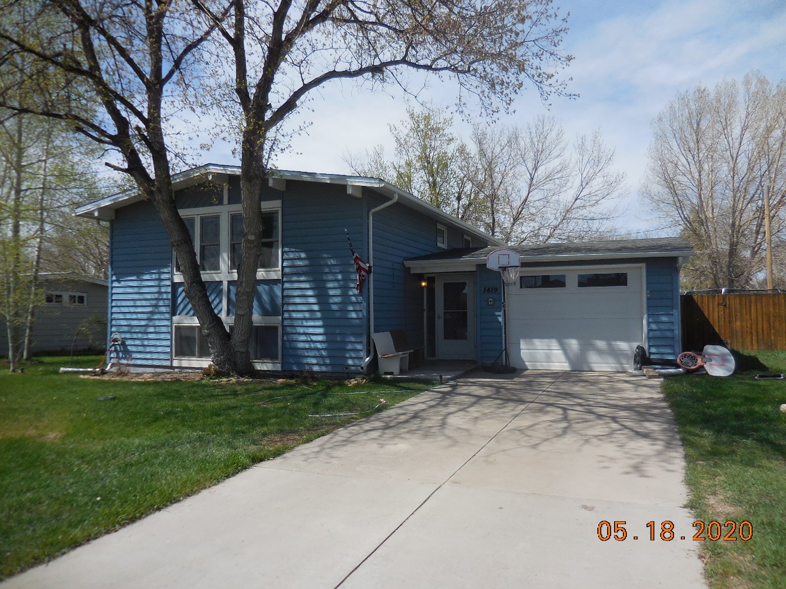 Building Photo - 1419 Sanders Dr