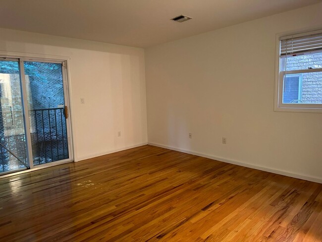 Building Photo - 8911 Riverside Pl