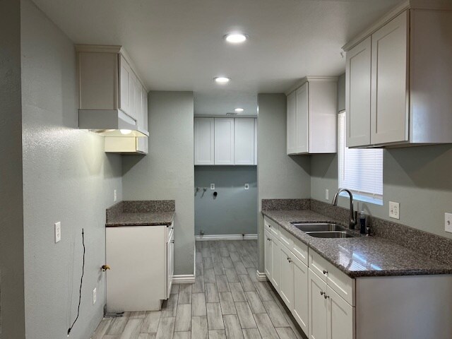 Building Photo - 16588 Vine St