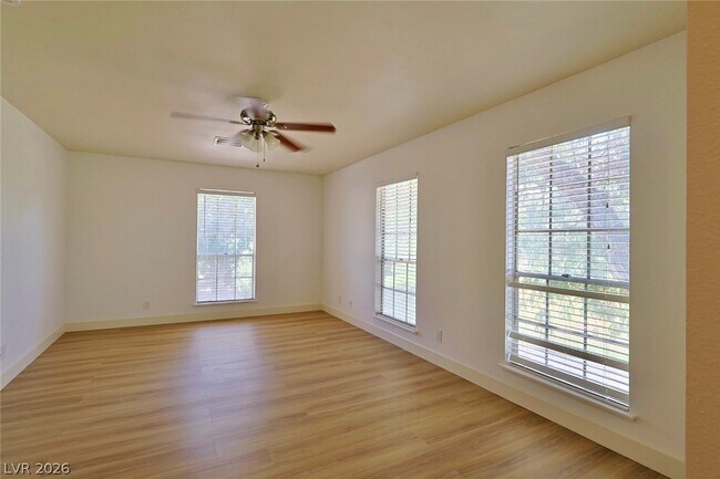 Building Photo - 3181 Pinehurst Dr