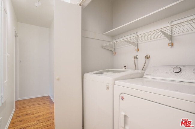 Building Photo - 547 Stassi Ln