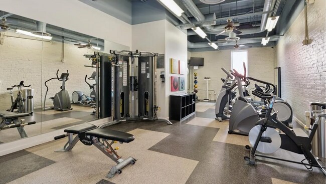 Building Photo - 1431 Pacific Hwy