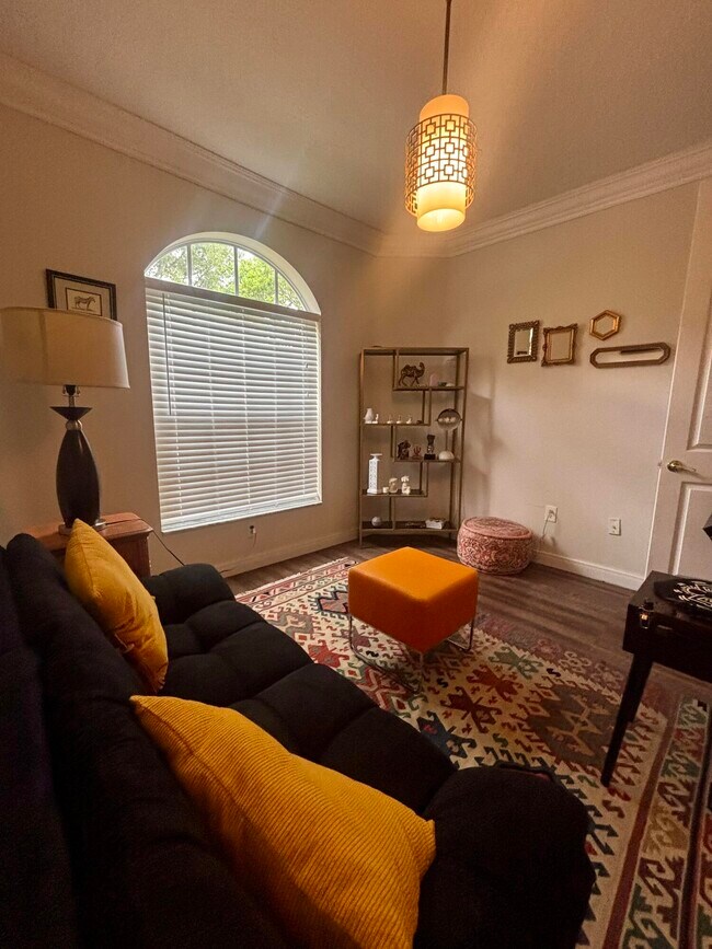 Building Photo - 2333 Waburton Terrace