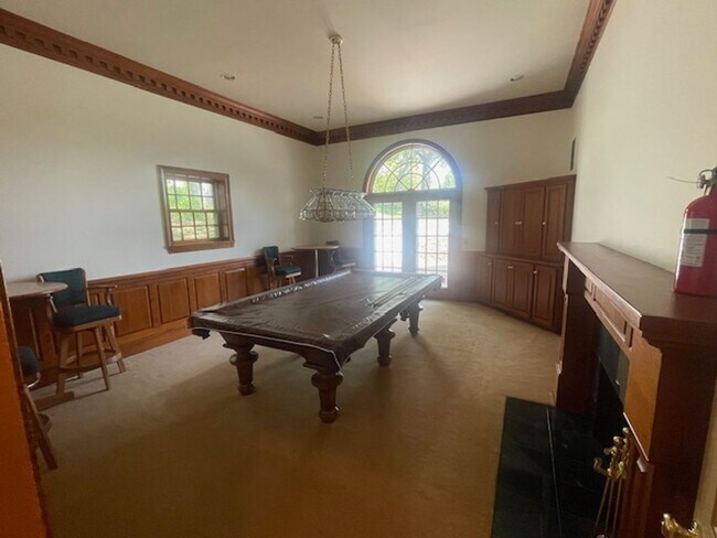 Building Photo - Private location overlooking Smiths Bay *2Bed*3bath