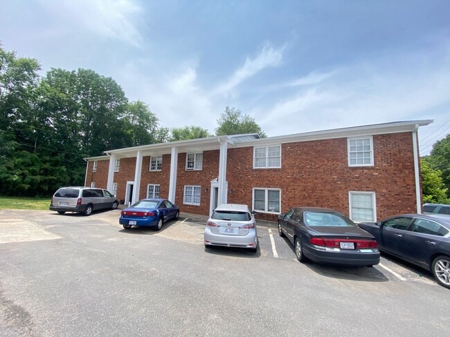 Primary Photo - 2bed/1ba Apt off S Main Kannapolis close t...