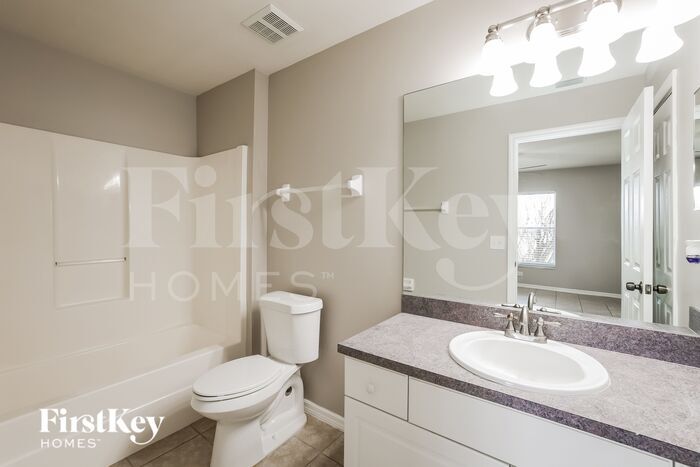 Building Photo - 218 Blackstone Dr