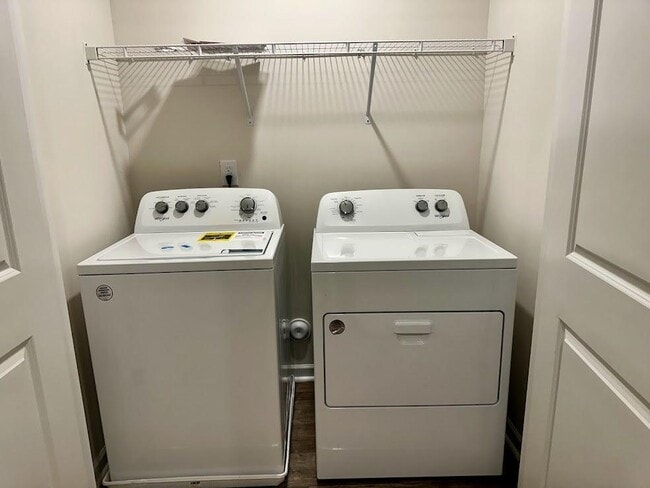 Building Photo - 5641 Carrington Ct