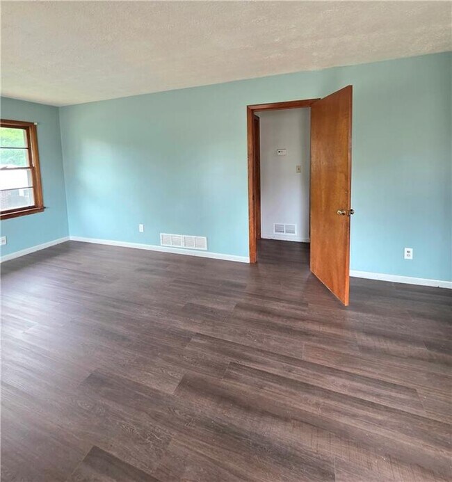 Building Photo - 421 Springside Dr