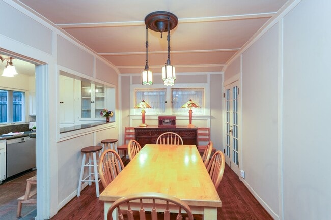 Building Photo - COMING SOON!!! BEAUTIFUL HISTORIC HOME LOC...