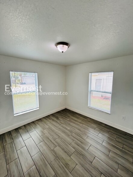 Building Photo - 1132 Maybury Dr