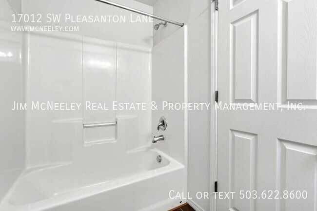 Building Photo - 17012 SW Pleasanton Ln