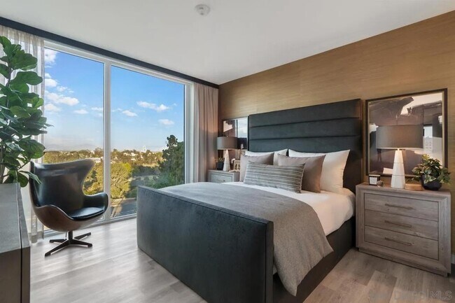 Building Photo - 525 Olive St