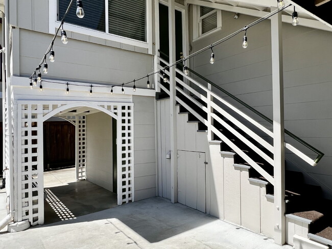 Building Photo - Bright and Spacious 5 Bedroom Home in San Anselmo
