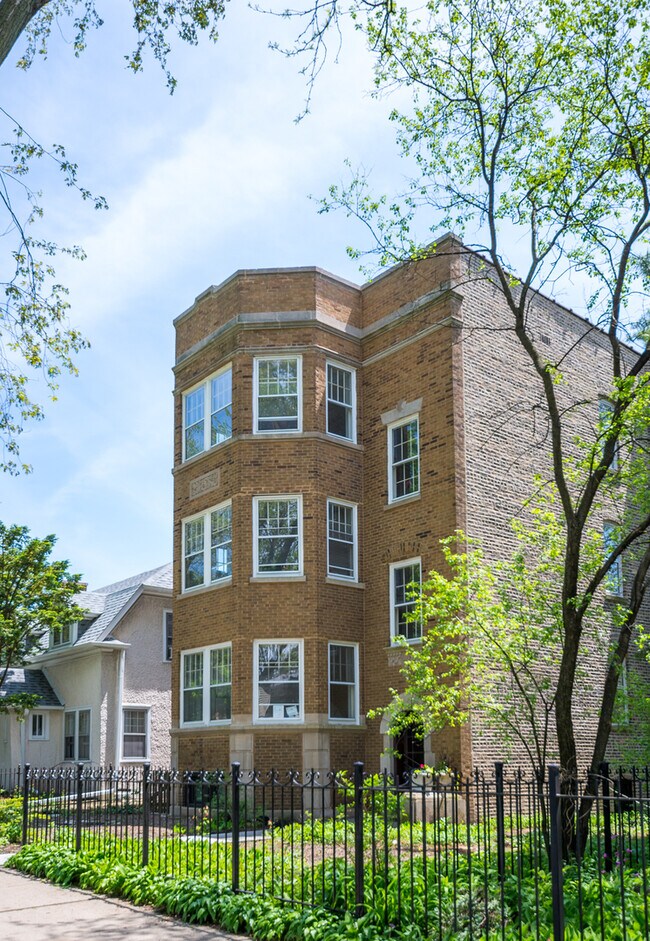 Primary Photo - 2121 W Morse Ave