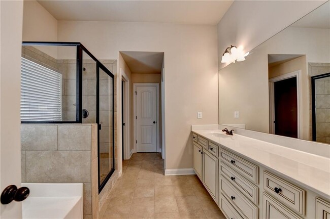 Building Photo - 2930 Blake Towers Ln