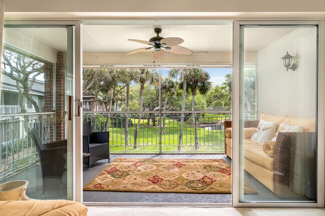 Building Photo - 101 Park Shores Cir