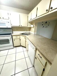 Building Photo - 202 Foxtail Dr