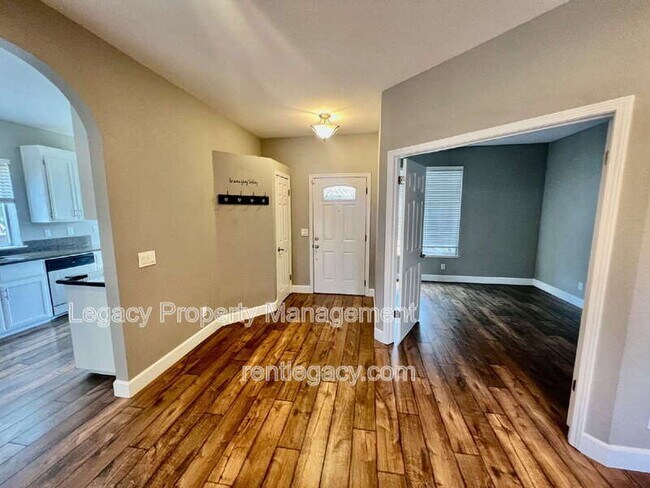 Building Photo - 1605 Paseo Flores Dr