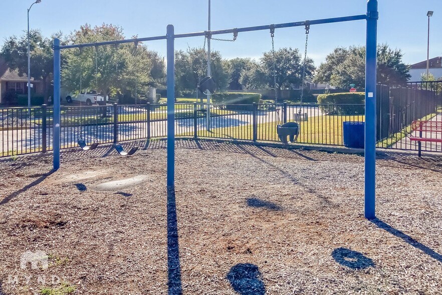 Building Photo - 7318 Rosebud Bend Dr