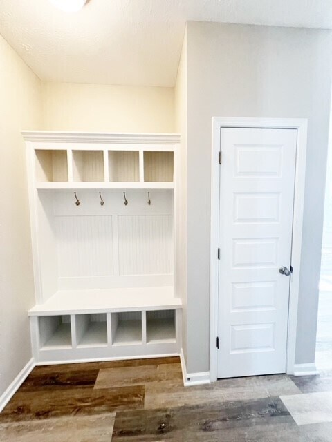 Building Photo - 8060 Clarks Creek Ct