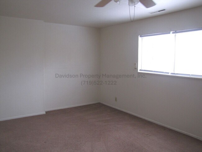 Building Photo - 670 Van Buren St