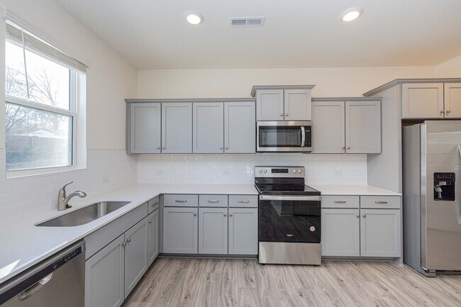Building Photo - 3 Bedroom Townhome Minutes from Downtown Oakboro - Available August 2026