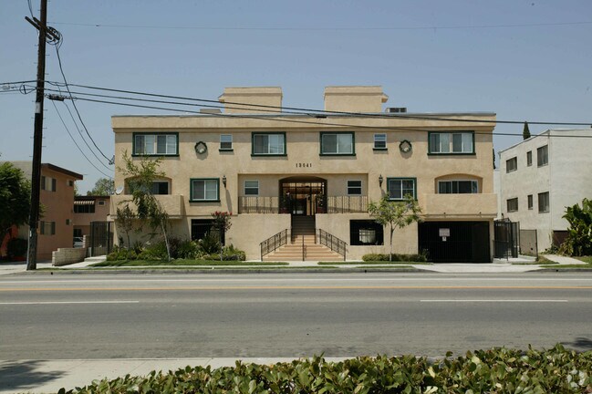 Building Photo - 13041 Oxnard St