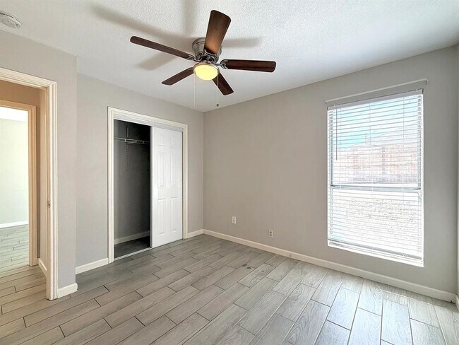 Building Photo - 209 E Noton St