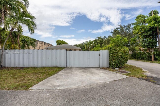 Building Photo - 600 NW 99th St