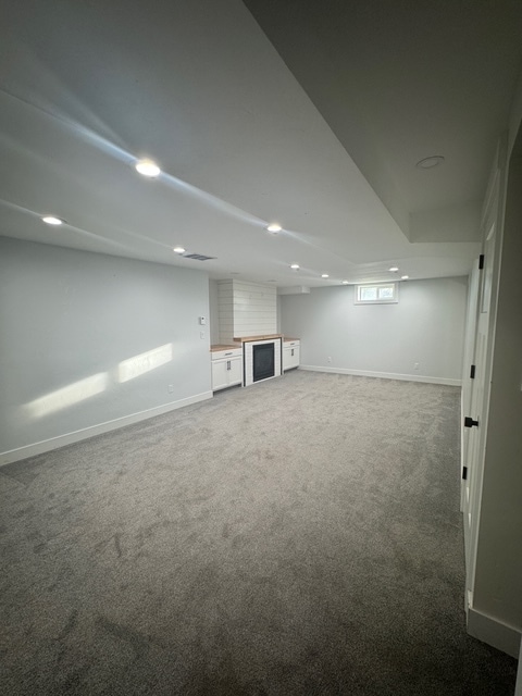 Building Photo - 305 E Maple St