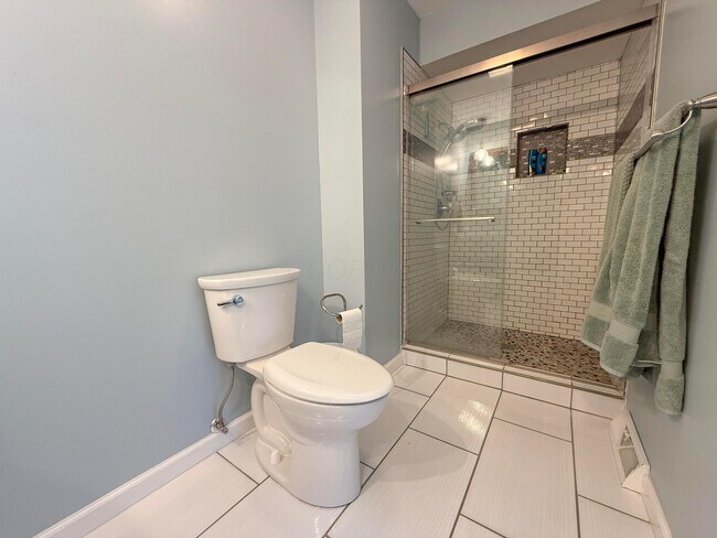 Building Photo - 3084 Sawyer Dr