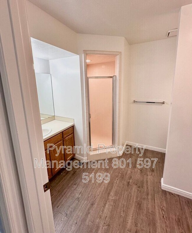 Building Photo - 1099 Shepard Ln