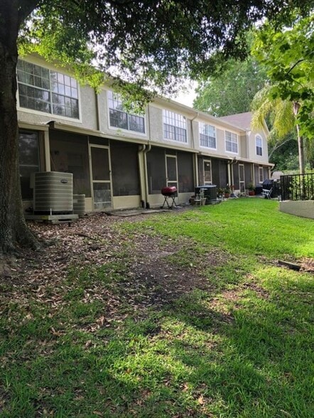Building Photo - 2879 Thaxton Dr
