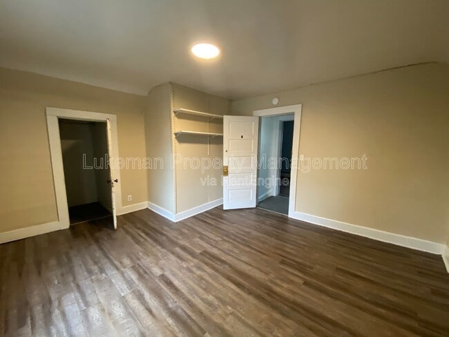 Building Photo - 513 Village St