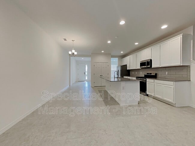 Building Photo - 6308 Goldcoast Ave